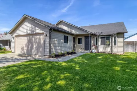 122 NW Earl Ln, College Place, WA 99324