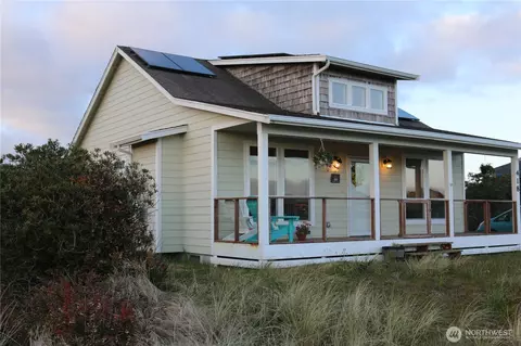 418 N Spinnaker St, Ocean Shores, WA 98569