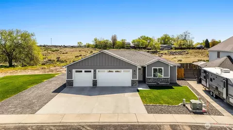 556 S Glenmoor Dr, Moses Lake, WA 98837