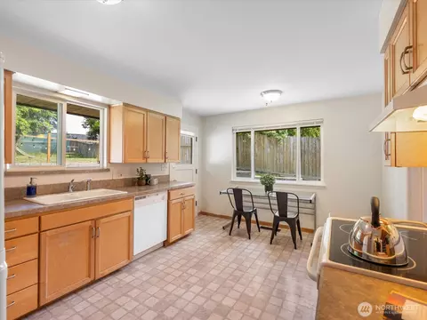 4913 W View Dr, Everett, WA 98203 photo 11