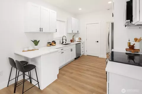 Kitchen - 2615 Harrison Ave, Everett, WA 98201 photo 3 of 4