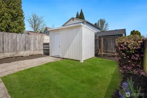 Exterior - 2615 Harrison Ave, Everett, WA 98201 photo 4 of 4