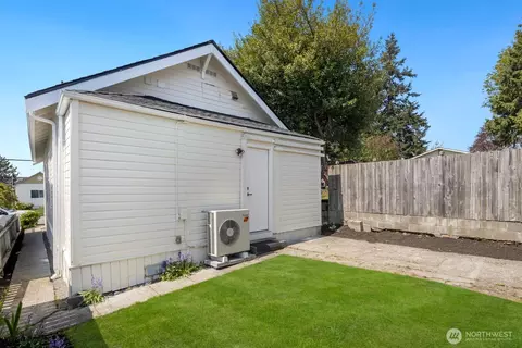 Exterior - 2615 Harrison Ave, Everett, WA 98201 photo 3 of 4