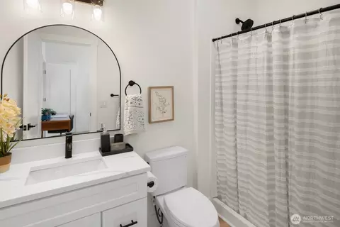 Bath - 2615 Harrison Ave, Everett, WA 98201 photo 1 of 2