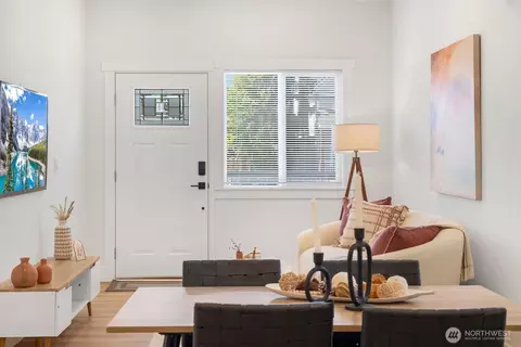 Entry Way - 2615 Harrison Ave, Everett, WA 98201 photo 1 of 1