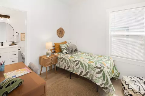 Bedroom - 2615 Harrison Ave, Everett, WA 98201 photo 2 of 2