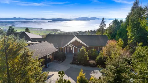 15949 Mountain Dr, Bow, WA 98232