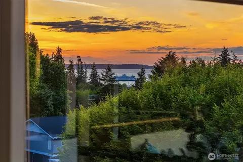 1130 5th Ave S #100, Edmonds, WA 98020