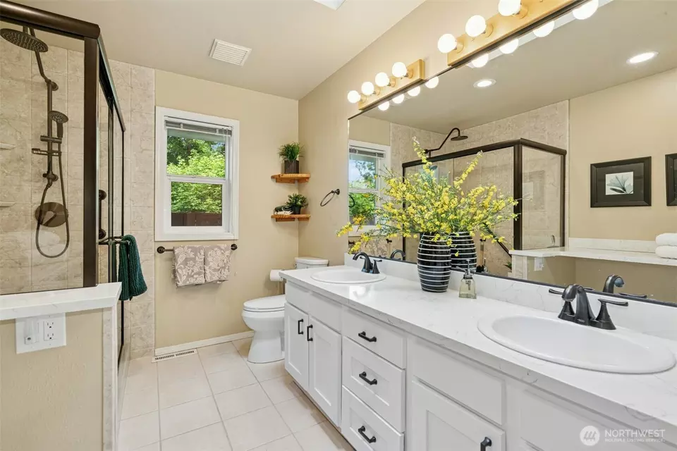 Bath - 10116 SE 188th St, Renton, WA 98055 photo 2 of 3