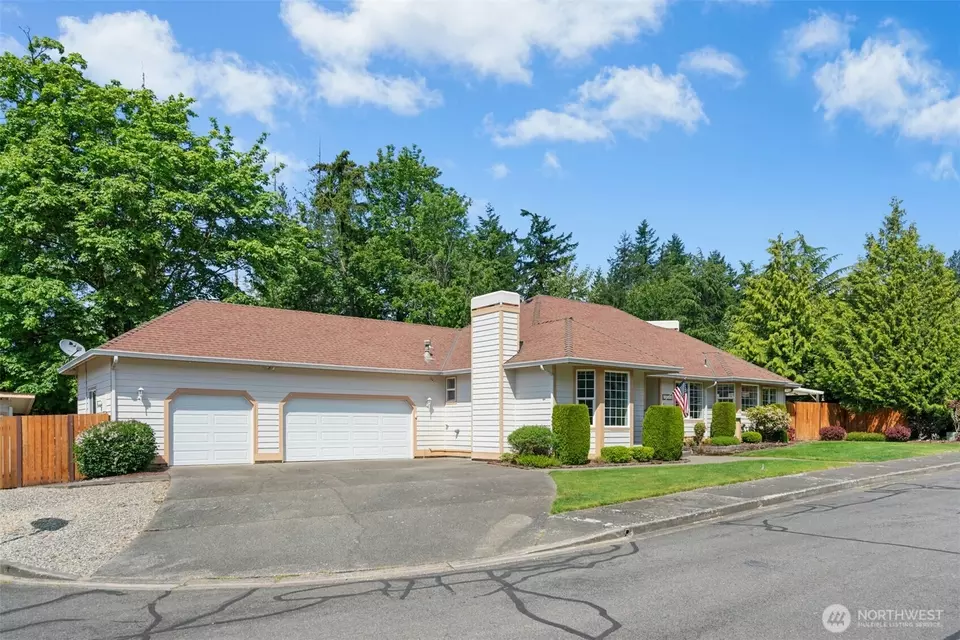 Exterior - 10116 SE 188th St, Renton, WA 98055 photo 8 of 9