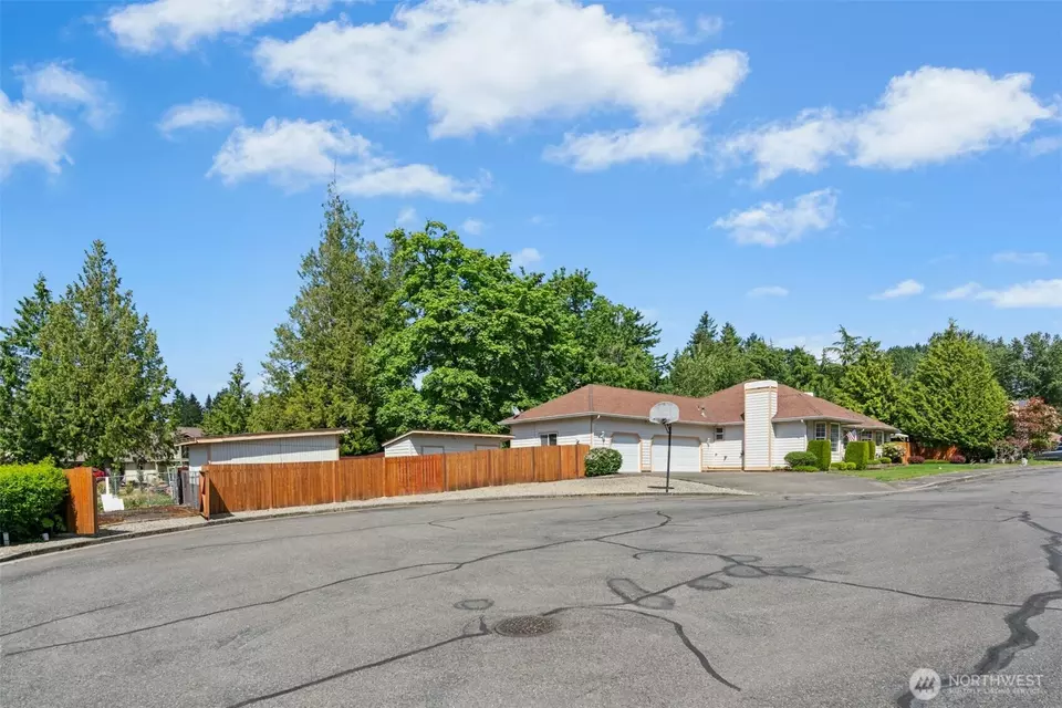 Exterior - 10116 SE 188th St, Renton, WA 98055 photo 9 of 9