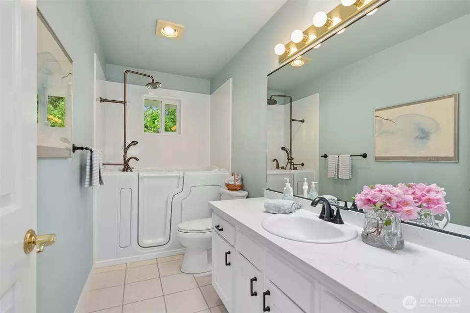 Bath - 10116 SE 188th St, Renton, WA 98055 photo 3 of 3