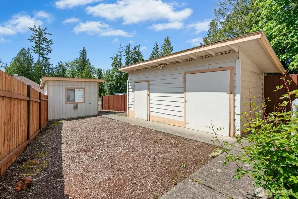 Exterior - 10116 SE 188th St, Renton, WA 98055 photo 7 of 9
