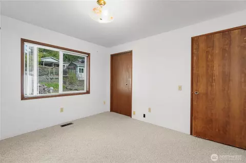 Bedroom - 370 E Mason Lake Dr E, Grapeview, WA 98546 photo 2 of 5