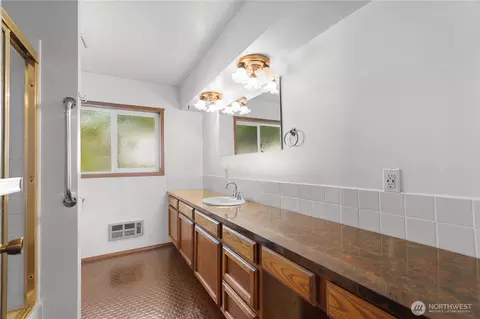 Bath - 370 E Mason Lake Dr E, Grapeview, WA 98546 photo 1 of 3