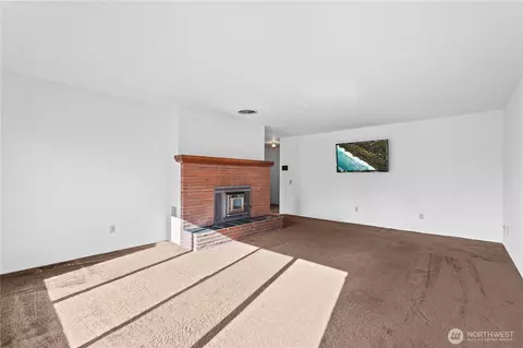 Living - 370 E Mason Lake Dr E, Grapeview, WA 98546 photo 2 of 3