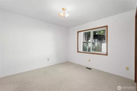Bedroom - 370 E Mason Lake Dr E, Grapeview, WA 98546 photo 1 of 5