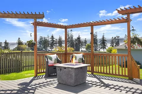 664 Lactrup Spur Ln, Camano Island, WA 98282