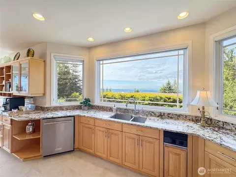 Kitchen - 1402 Doe Run Rd, Sequim, WA 98382 photo 4 of 5