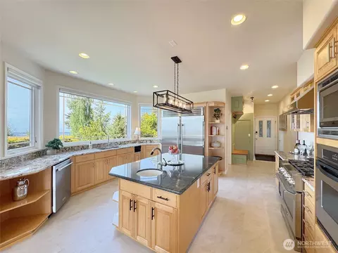 Kitchen - 1402 Doe Run Rd, Sequim, WA 98382 photo 3 of 5