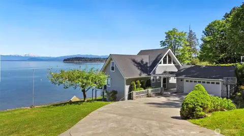 250 Fay Ln, Camano Island, WA 98282