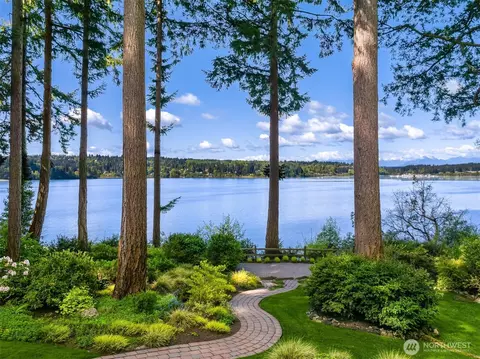 9335 Olympus Beach Rd NE, Bainbridge Island, WA 98110