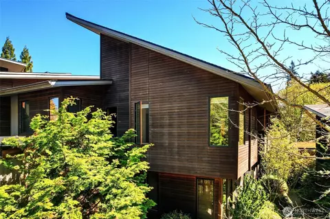 752 Vineyard Ln #L205, Bainbridge Island, WA 98110