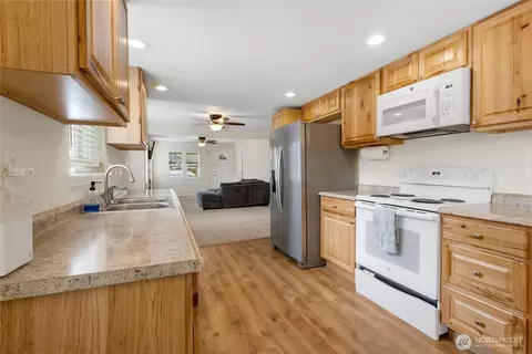 Kitchen - 210 Ammons Ln SE, Orting, WA 98360 photo 3 of 4