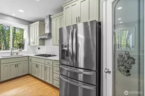 Kitchen - 14508 144th Ave E, Orting, WA 98360 photo 5 of 6