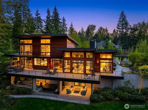 27133 SE Grand Ridge Dr, Issaquah, WA 98029
