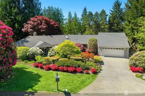 2709 86th Ave NE, Clyde Hill, WA 98004