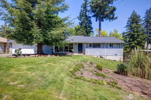 8836 SE 39th St, Mercer Island, WA 98040