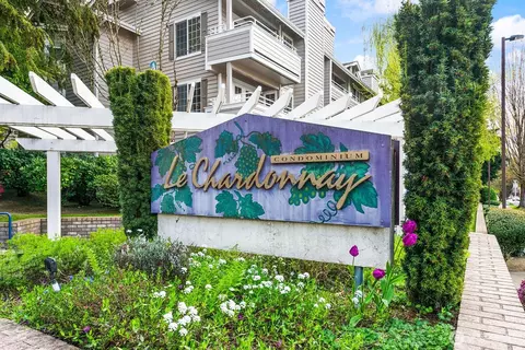 14007 NE 181st St #F301, Woodinville, WA 98072