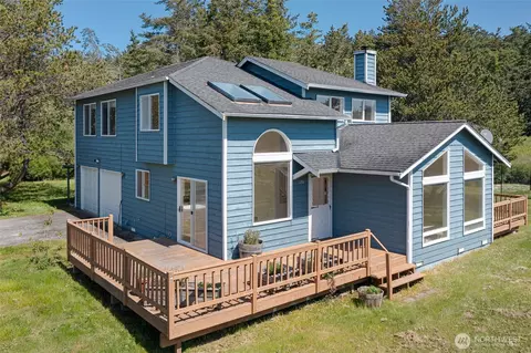 126 Ocean View Dr, Friday Harbor, WA 98250