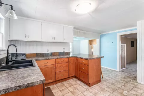 Kitchen - 1844 E Pole Rd, Everson, WA 98247 photo 3 of 5