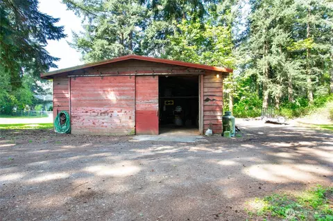 Exterior - 1844 E Pole Rd, Everson, WA 98247 photo 11 of 16