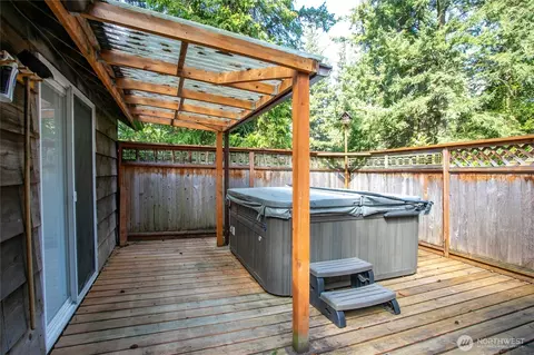 Exterior - 1844 E Pole Rd, Everson, WA 98247 photo 6 of 16