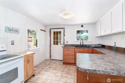 Kitchen - 1844 E Pole Rd, Everson, WA 98247 photo 2 of 5