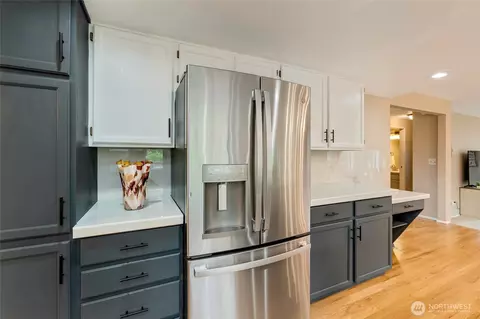 Kitchen - 10831 40th Ave SE, Everett, WA 98208 photo 4 of 5