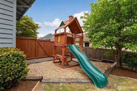 Exterior - 10831 40th Ave SE, Everett, WA 98208 photo 6 of 9