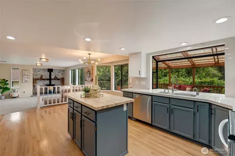 Kitchen - 10831 40th Ave SE, Everett, WA 98208 photo 5 of 5