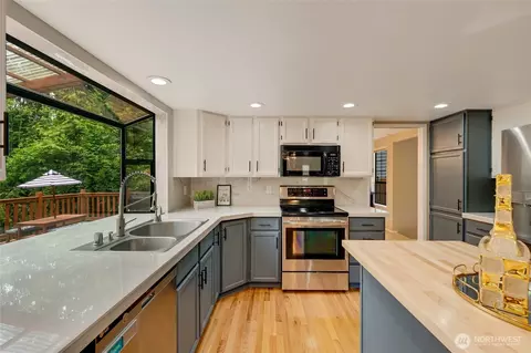 Kitchen - 10831 40th Ave SE, Everett, WA 98208 photo 2 of 5