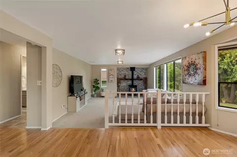 Living - 10831 40th Ave SE, Everett, WA 98208 photo 2 of 5