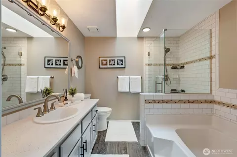 Bath - 10831 40th Ave SE, Everett, WA 98208 photo 1 of 3