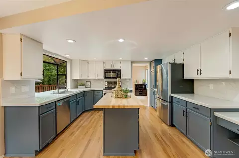 Kitchen - 10831 40th Ave SE, Everett, WA 98208 photo 3 of 5