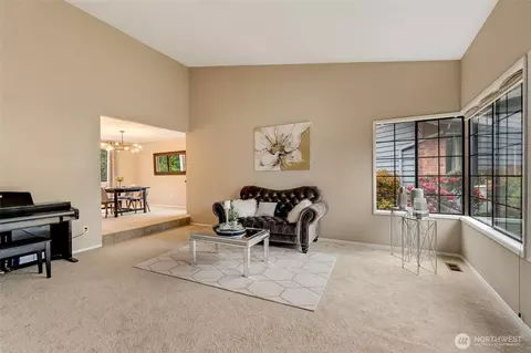 Living - 10831 40th Ave SE, Everett, WA 98208 photo 5 of 5