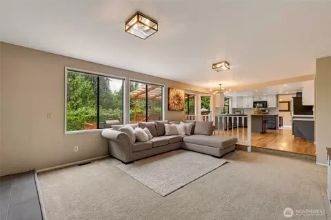 Living - 10831 40th Ave SE, Everett, WA 98208 photo 3 of 5