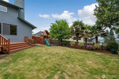 Exterior - 10831 40th Ave SE, Everett, WA 98208 photo 5 of 9