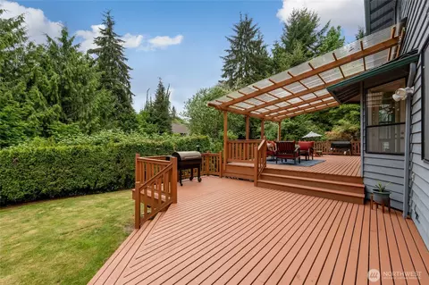 Exterior - 10831 40th Ave SE, Everett, WA 98208 photo 4 of 9