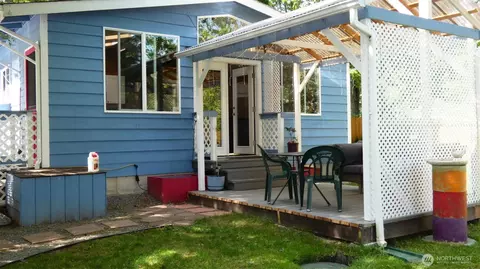 1451 Ridge Dr, Camano Island, WA 98282